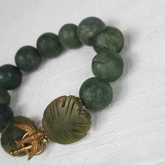 Beautiful Natural Jade Stone Frosted Bead Bracelet Gold Tone Accents - Picture 3 of 8